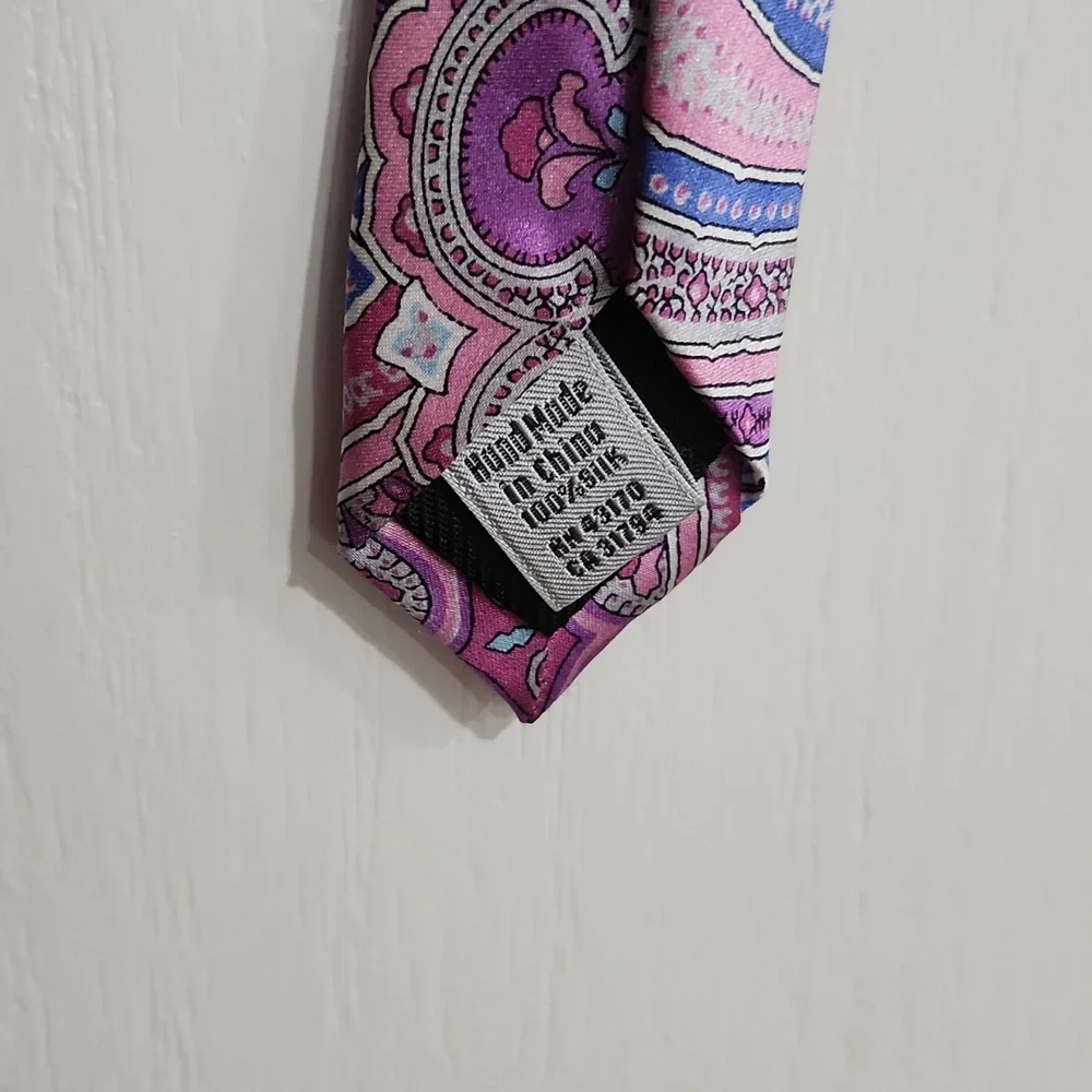 Geoffrey Beene Pink & Blue Silk Paisley Tie